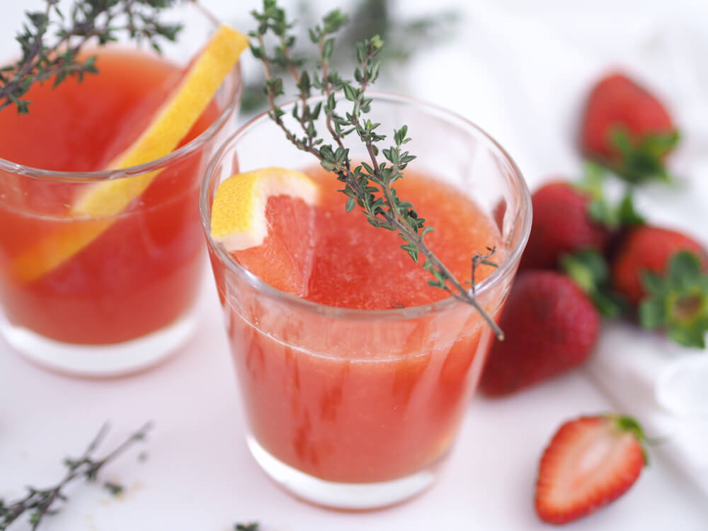 erfrischender Summer Drink mit Grapefruit und Thymian Rezept Getränk Bad Meinberger subvoyage Blog